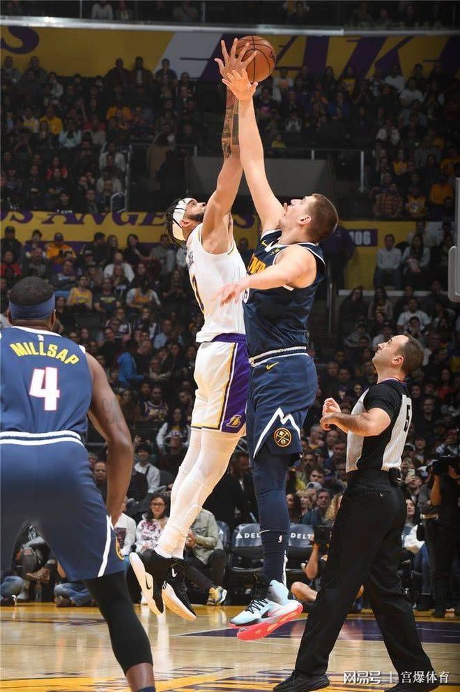 JackeyLove在掘金比赛中连败，惊险取胜引发热议！的简单介绍