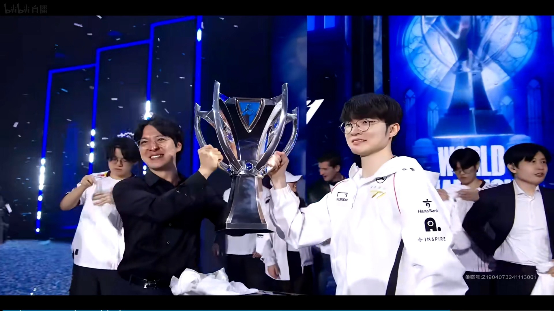 Faker迎来十二赛季高光表现，RNG球迷沸腾！的简单介绍