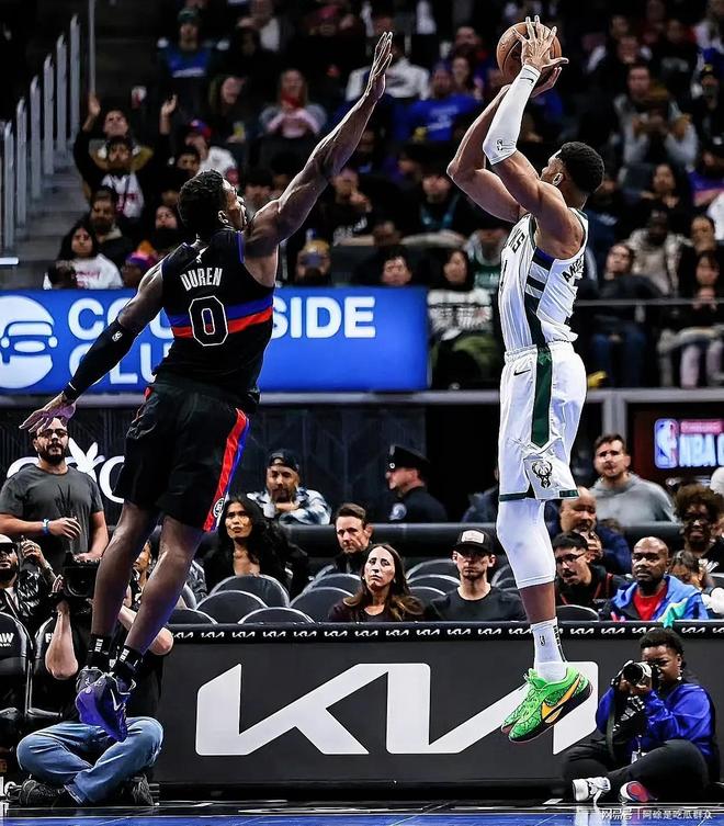 字母哥回归赛场，战术调整首场状态亮眼，TL观众沸腾！的简单介绍